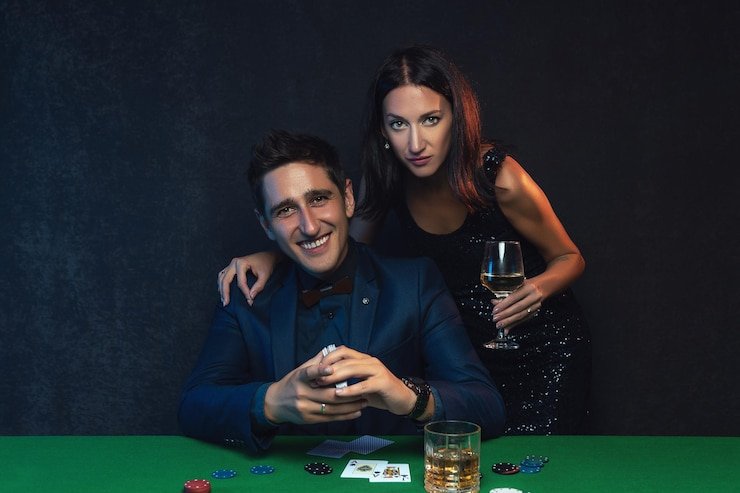 Tangkapan layar meja blackjack live ton4d dengan dealer profesional dan antarmuka mobile
